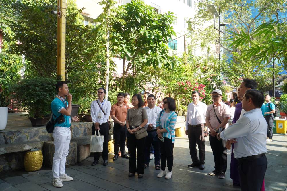 Sản phẩm du lịch văn hóa khám phá nội đô TPHCM thu hút du khách trong nước và quốc tế. Ảnh: Ngọc Lê