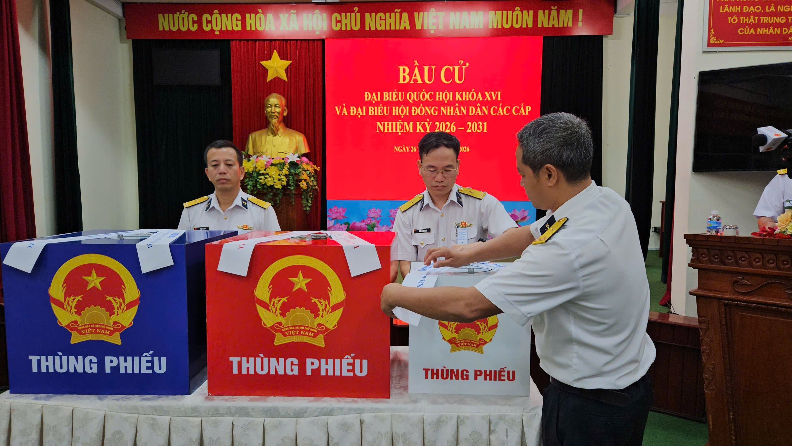 Bầu cử sớm TPHCM 2026: Khai mạc thành công tại 4 khu vực bỏ phiếu - Ảnh 6. Bầu cử sớm TPHCM 2026: Khai mạc thành công tại 4 khu vực bỏ phiếu - Ảnh 6.