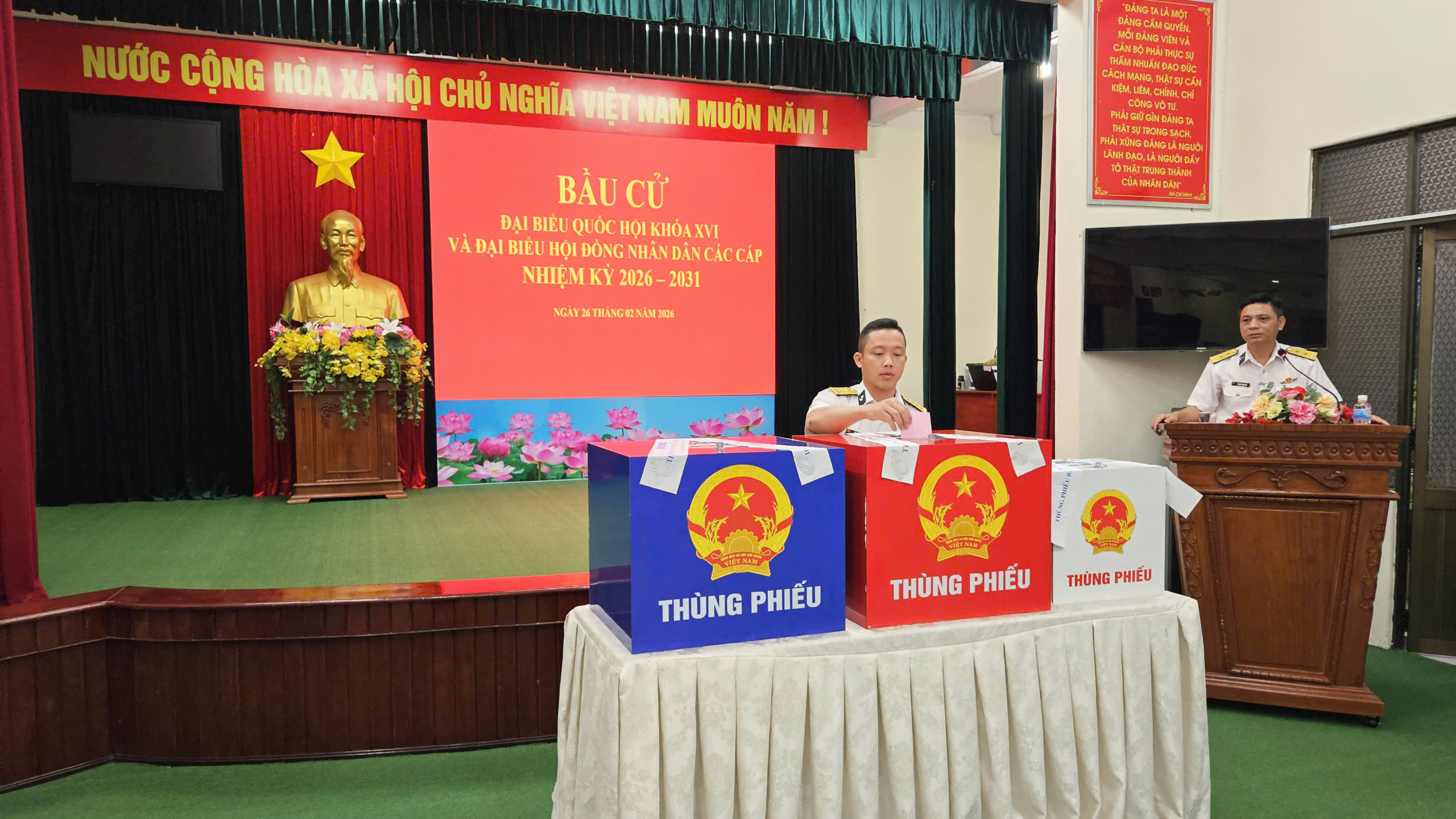 Bầu cử sớm TPHCM 2026: Khai mạc thành công tại 4 khu vực bỏ phiếu - Ảnh 7. Bầu cử sớm TPHCM 2026: Khai mạc thành công tại 4 khu vực bỏ phiếu - Ảnh 7.