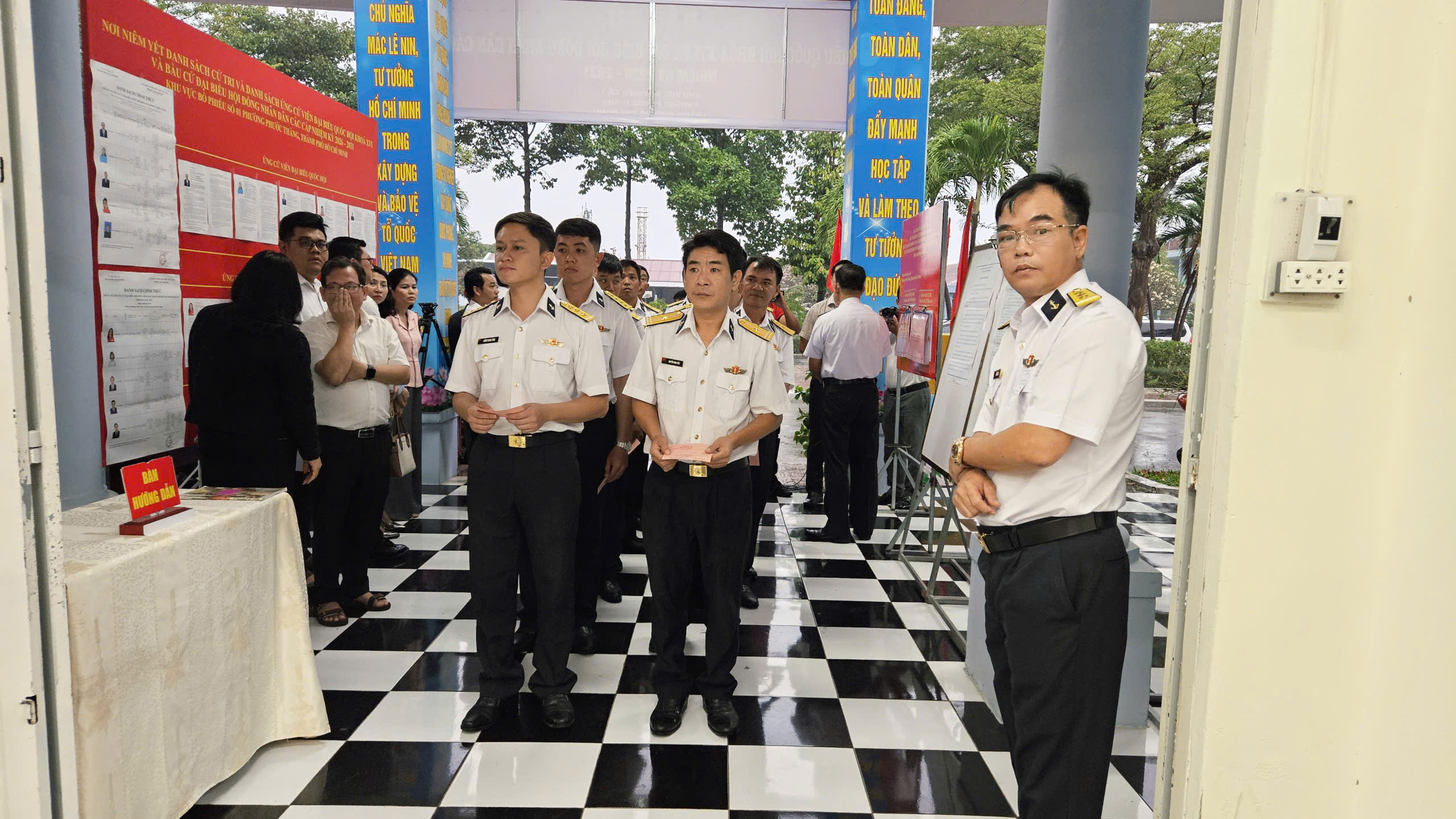 Bầu cử sớm TPHCM 2026: Khai mạc thành công tại 4 khu vực bỏ phiếu - Ảnh 10. Bầu cử sớm TPHCM 2026: Khai mạc thành công tại 4 khu vực bỏ phiếu - Ảnh 10.