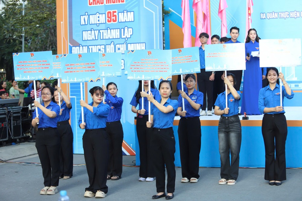 Đoàn viên, thanh niên hưởng ứng Tháng Thanh niên 2026 tại buổi lễ. Ảnh: HẢI NHI tháng thanh niên (3).jpg