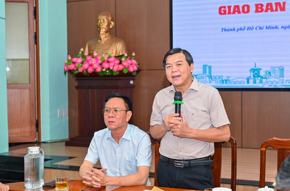 Đồng chí Tăng Hữu Phong phát biểu tại cuộc họp.jpg