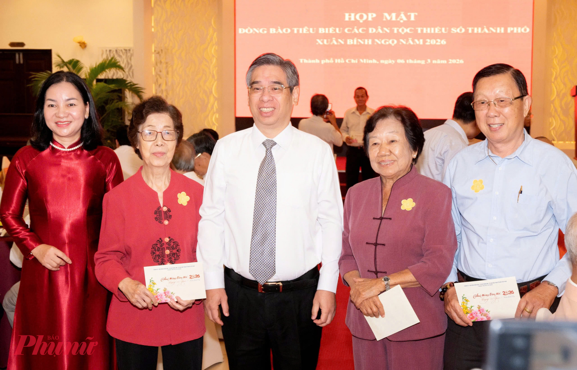 Lãnh đạo MTTQ Việt Nam thành phố chúc mừng năm mới đến các đại biểu