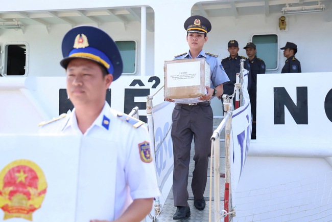 Tàu KN - 260 hoàn thành nhiệm vụ bầu cử sớm cho cử tri trên biển 2026 - Ảnh 2.