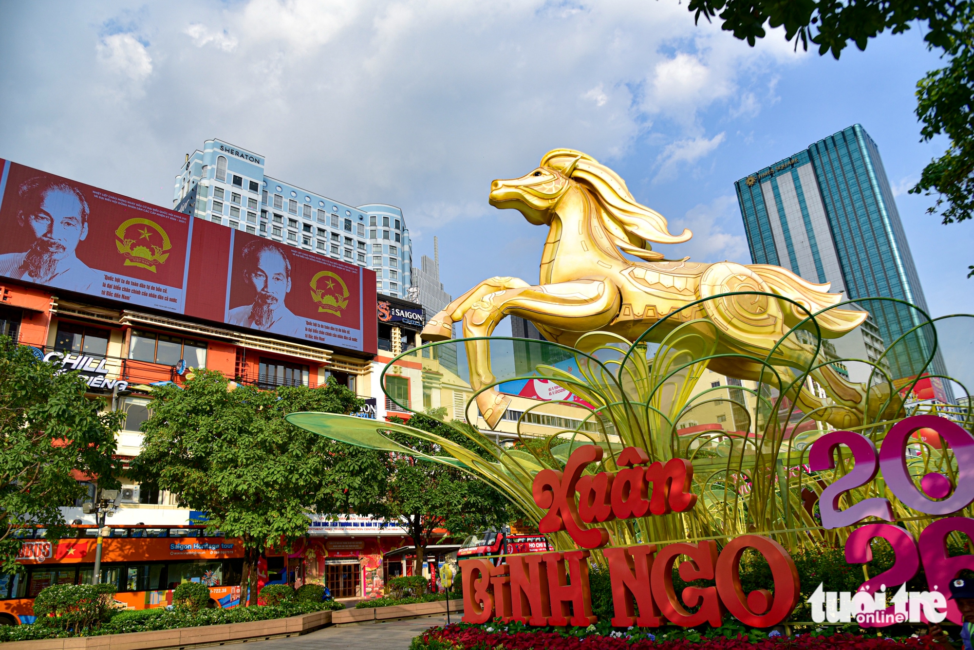 TP.HCM rực rỡ chào mừng ‘Ngày hội non sông’ - Ảnh 2.