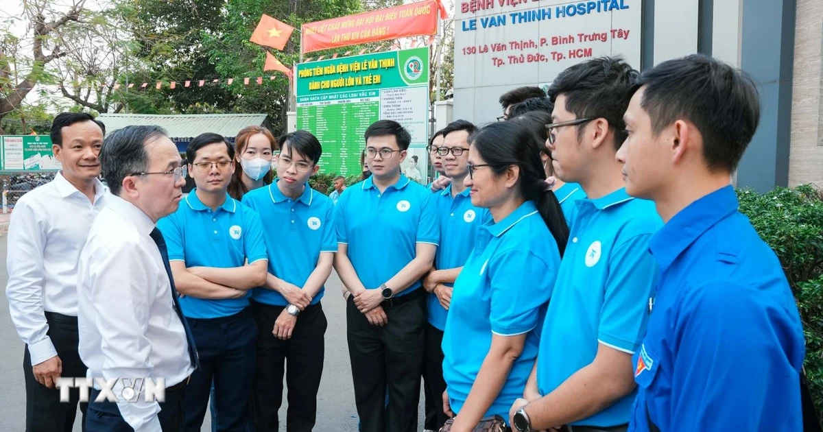 Y bác sỹ TP Hồ Chí Minh lên đường khám sức khỏe cho quân và nhân dân Trường Sa