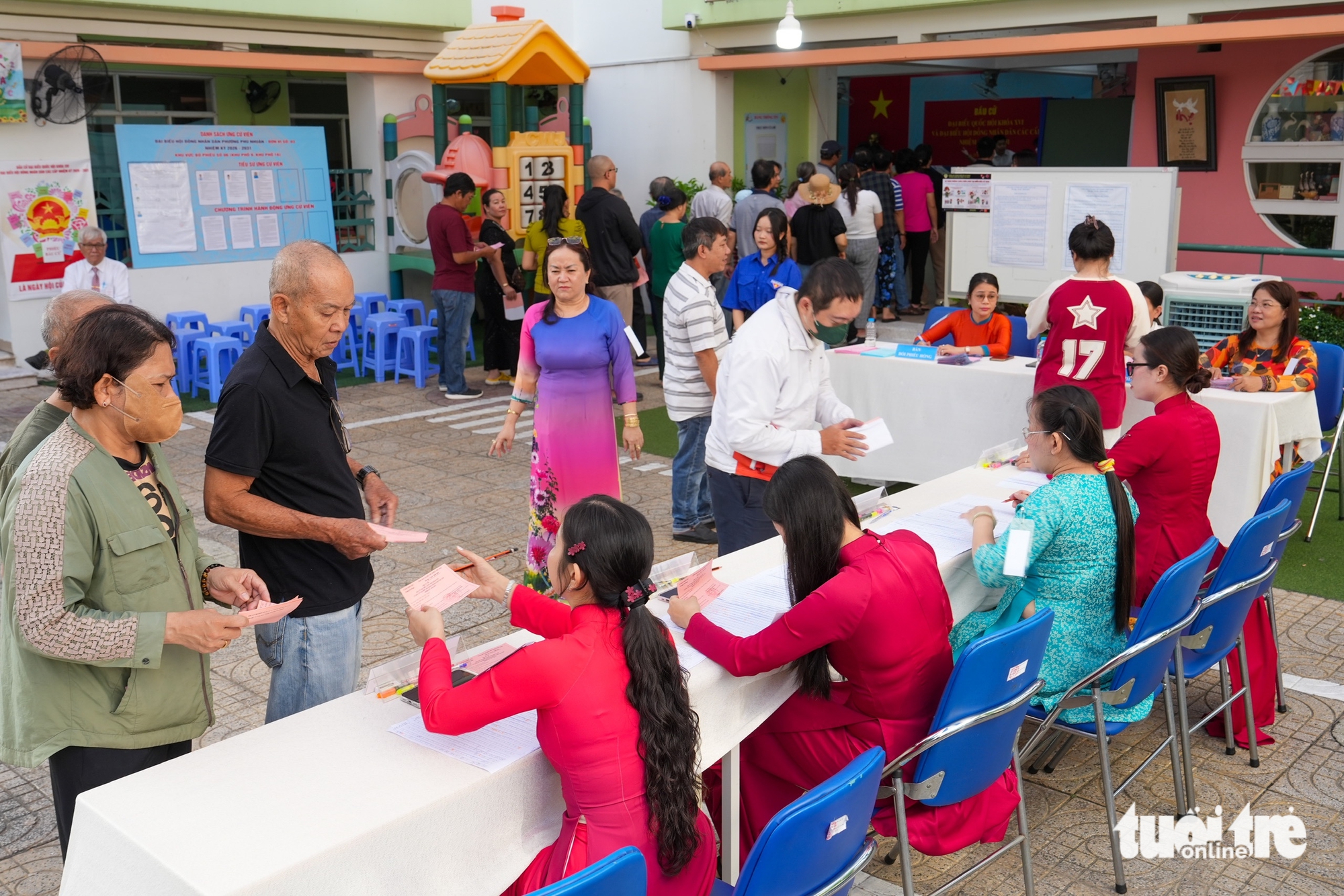 Hơn 9,6 triệu cử tri TP.HCM đi bầu cử từ phố phường đến đảo xa - Ảnh 12. bầu cử - Ảnh 15.