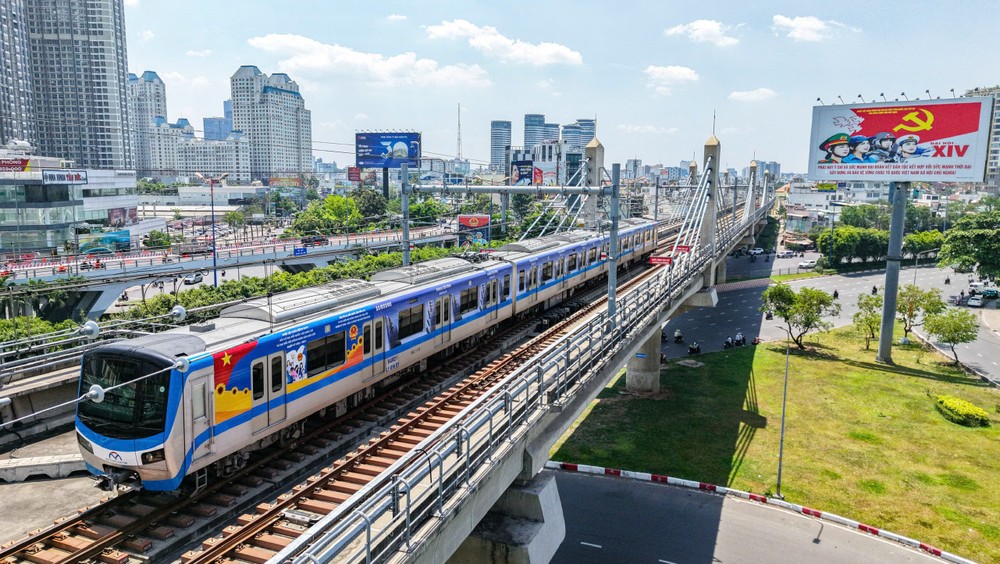Metro số 1 chào mừng ngày bầu cử đại biểu Quốc hội khóa XVI và đại biểu HĐND các cấp nhiệm kỳ 2026-2031. bầu cử-cờ hoa- đại biểu- TP.HCM- khẩu hiệu (16).jpg