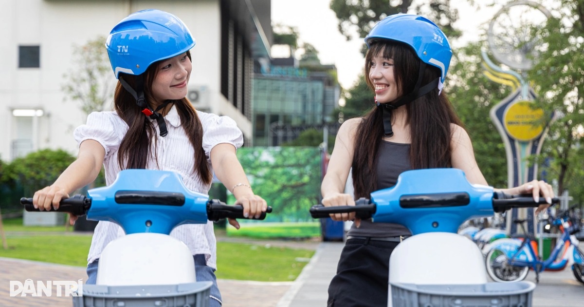 Xe đạp điện công cộng thu hút người dân trải nghiệm ở trung tâm TPHCM