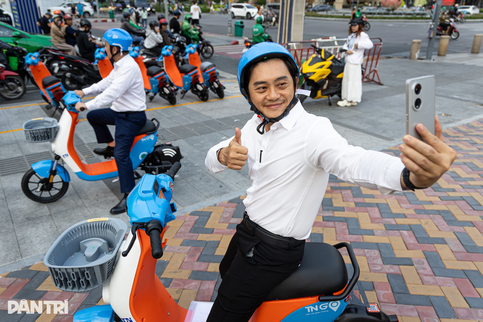 Xe đạp điện công cộng thu hút người dân trải nghiệm ở trung tâm TPHCM - 10