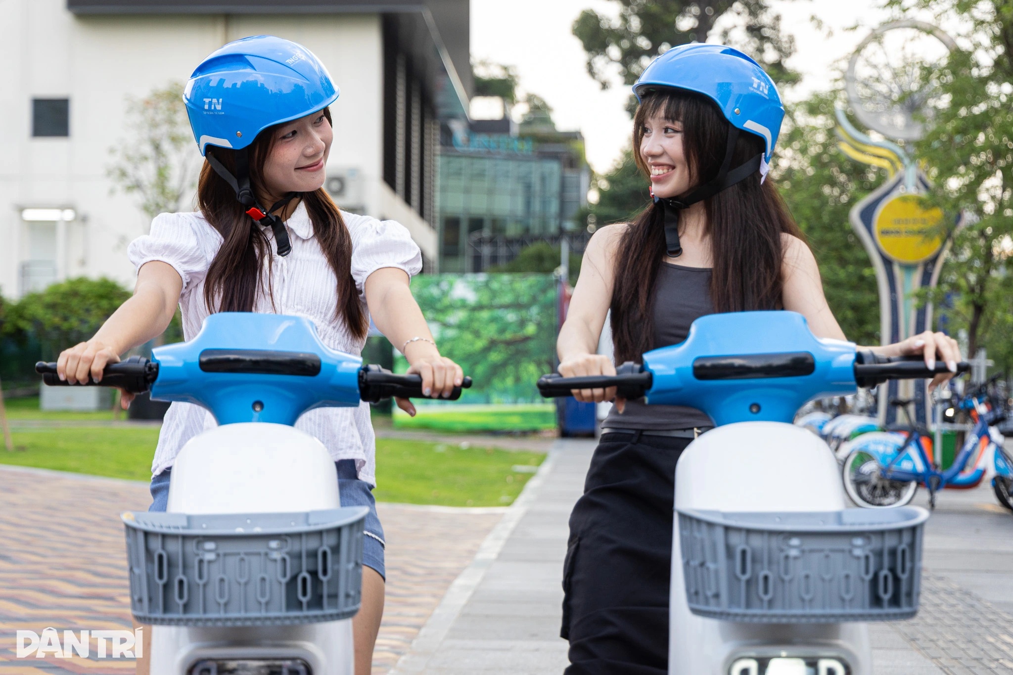 Xe đạp điện công cộng thu hút người dân trải nghiệm ở trung tâm TPHCM - 1