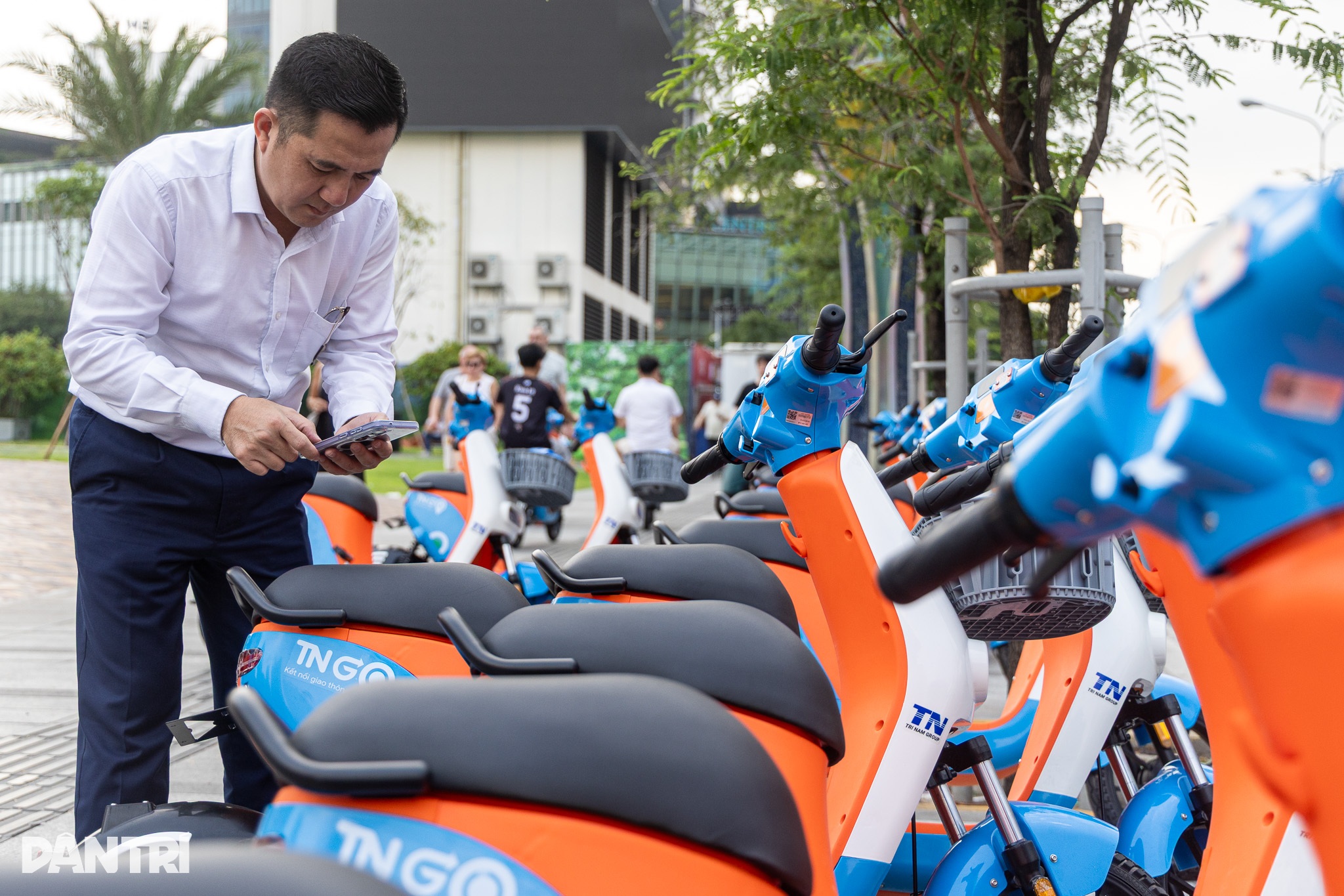 Xe đạp điện công cộng thu hút người dân trải nghiệm ở trung tâm TPHCM - 11