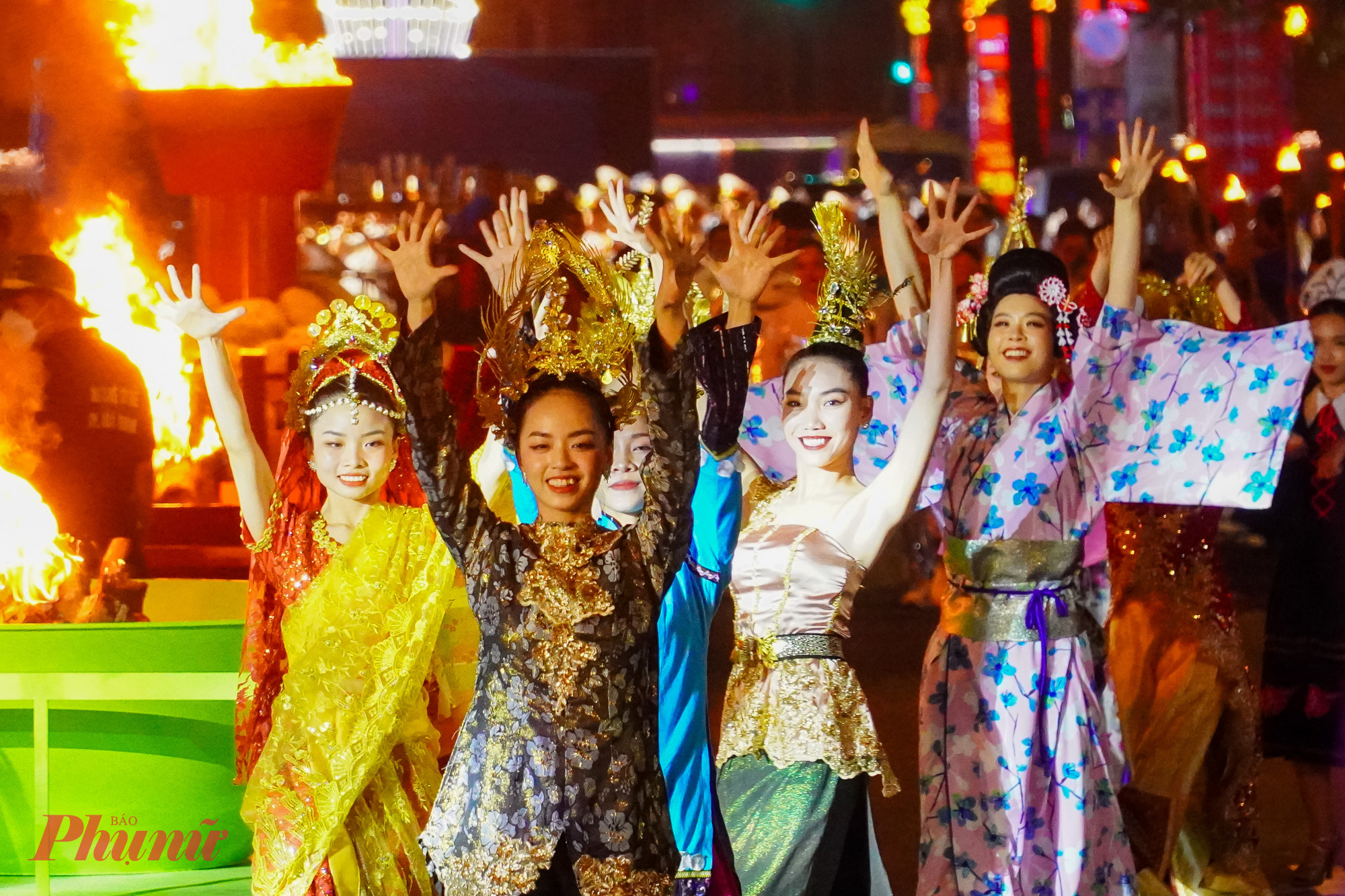 Chương trình năm nay có sự góp mặt của nhiều văn nghệ sĩ nổi tiếng cùng với đó là một Hoa hậu và các gương công dân trẻ tiêu biểu.