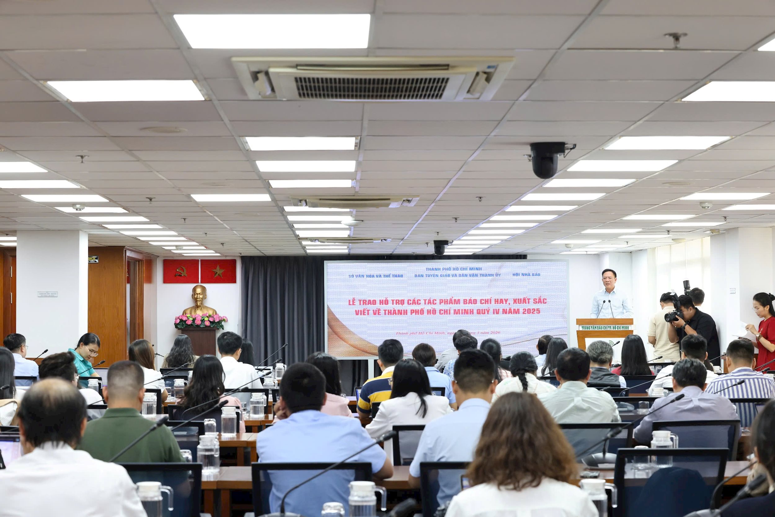 Khen thưởng 70 tác phẩm báo chí hay, xuất sắc viết về TP.HCM