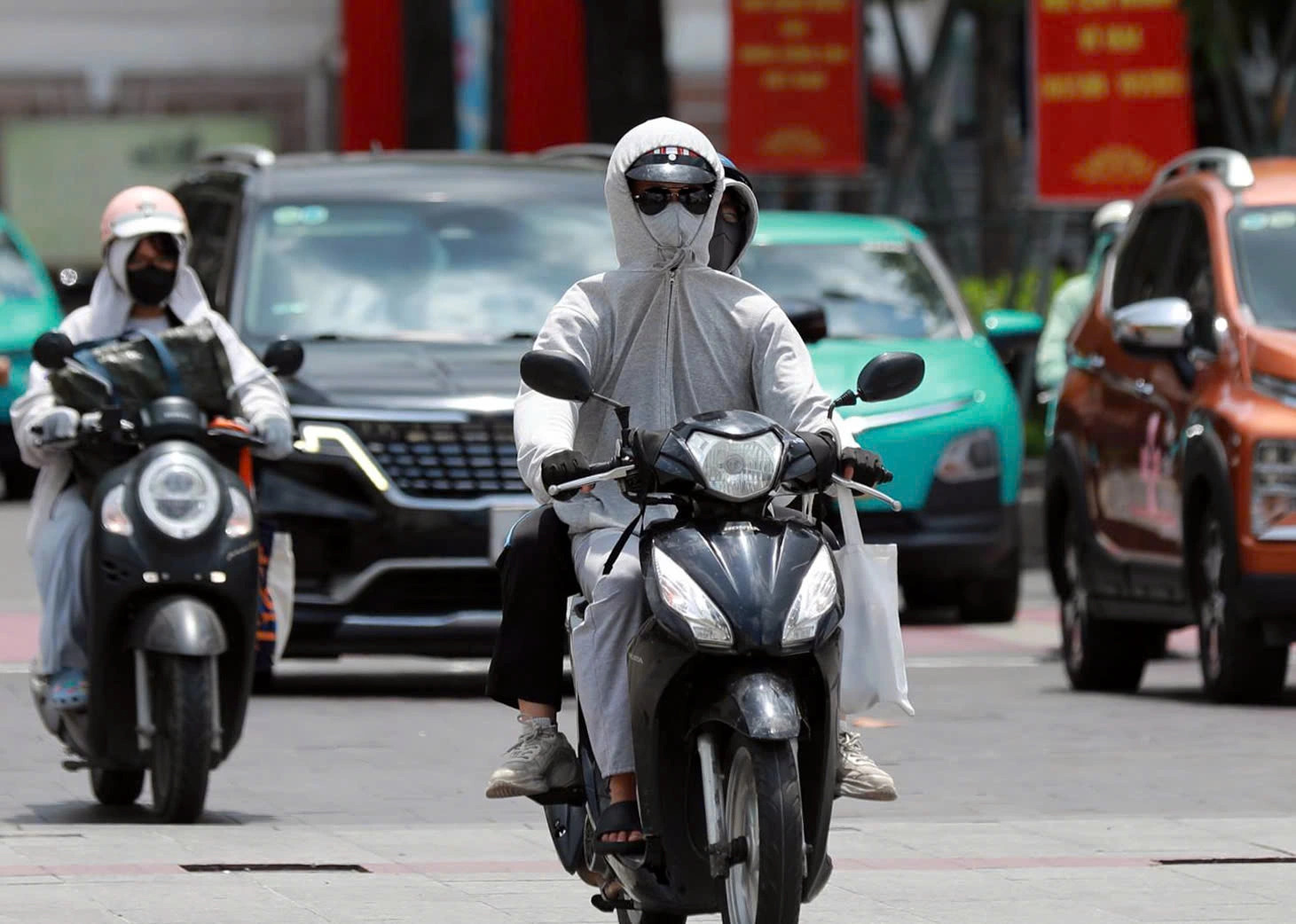 TP.HCM bước vào cao điểm nắng nóng- Ảnh 1.