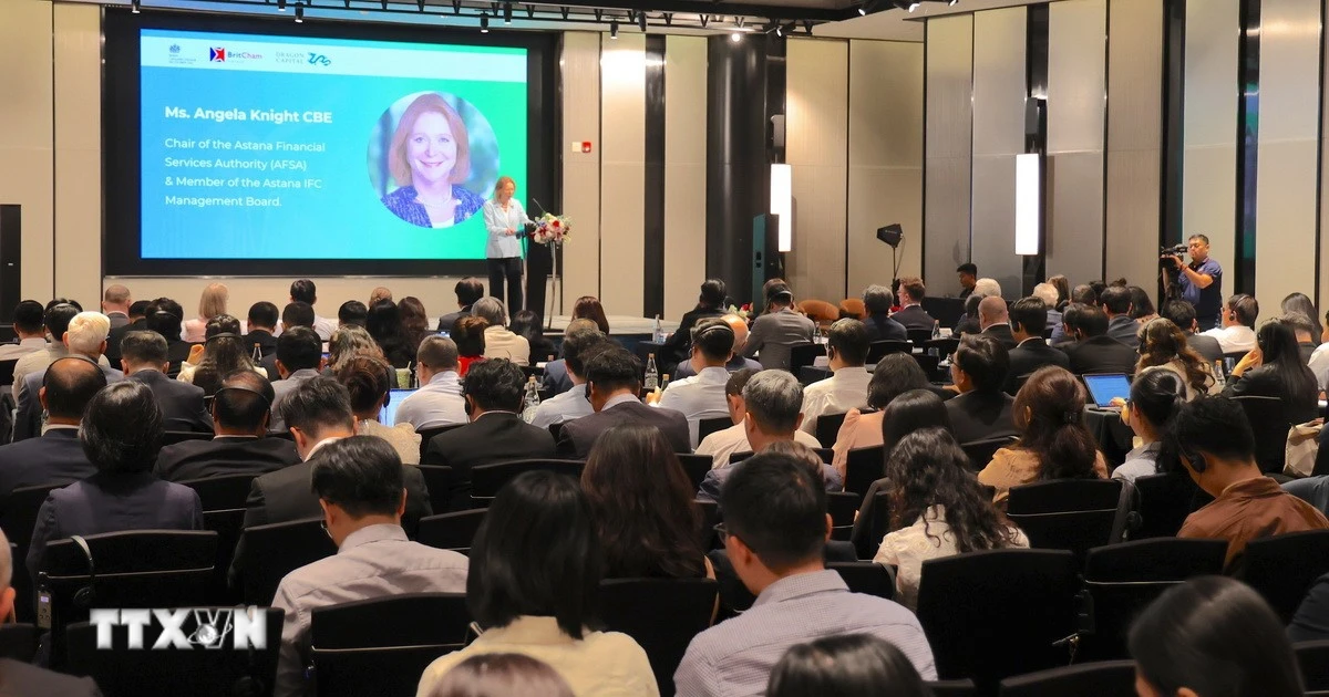 Việt Nam-Anh thúc đẩy xây dựng trung tâm tài chính quốc tế