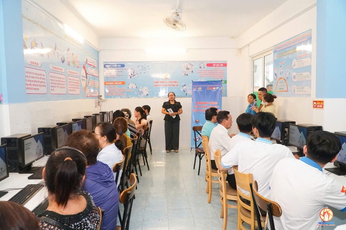 Ra mắt phòng máy tính phục vụ cộng đồng - Ảnh 1.