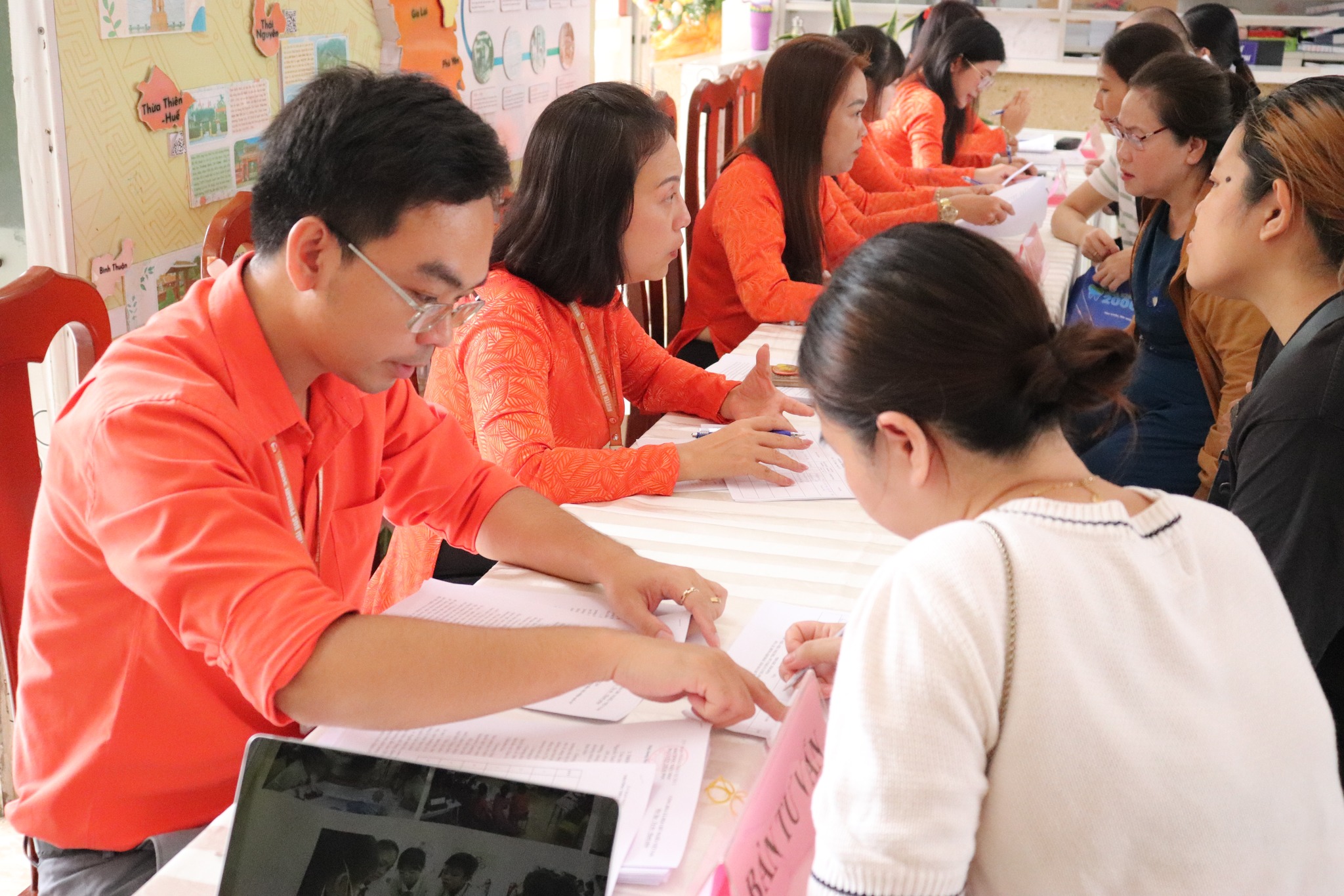 UBND TP.HCM chính thức công bố quy định tuyển sinh đầu cấp lớp 1, 6, 10- Ảnh 1.