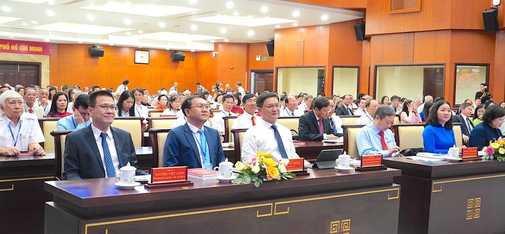 Các đồng chí lãnh đạo thành phố dự tại Đại hội. ẢNH QUANG HUY 6.JPG