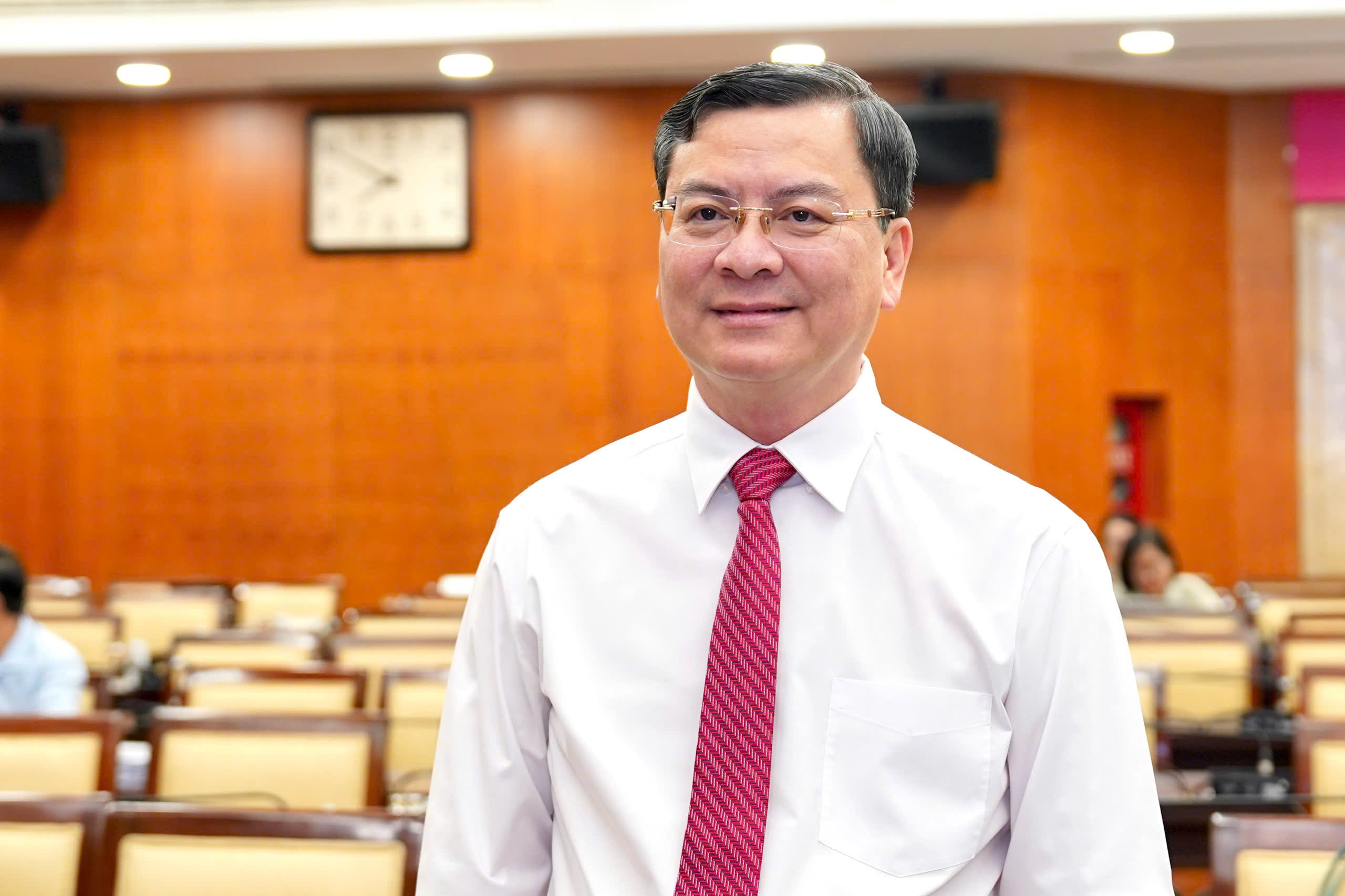 7 Phó Chủ tịch và 16 Ủy viên UBND TPHCM nhiệm kỳ mới - Ảnh 8.