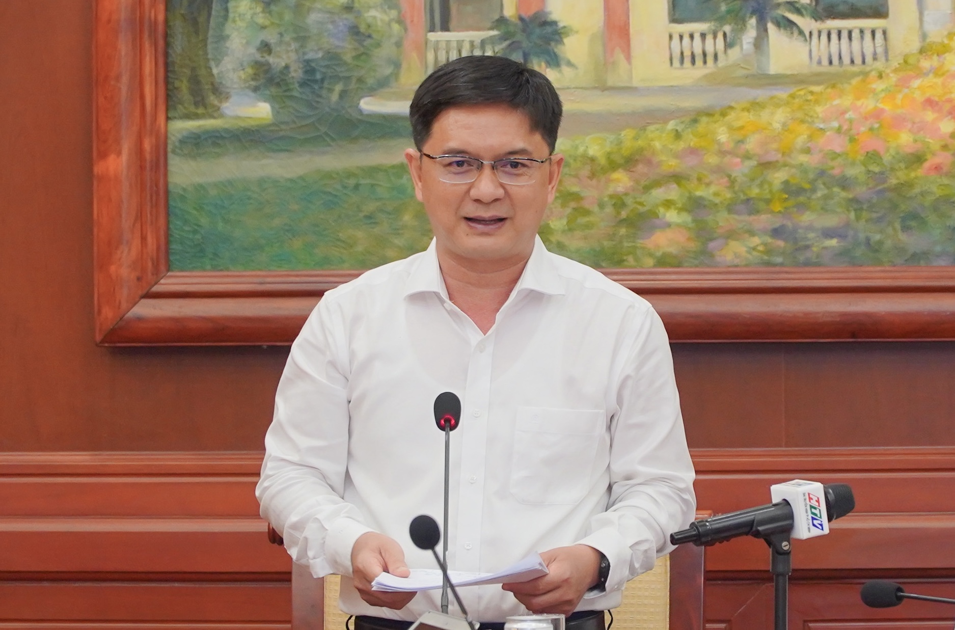 7 Phó Chủ tịch và 16 Ủy viên UBND TPHCM nhiệm kỳ mới - Ảnh 4.