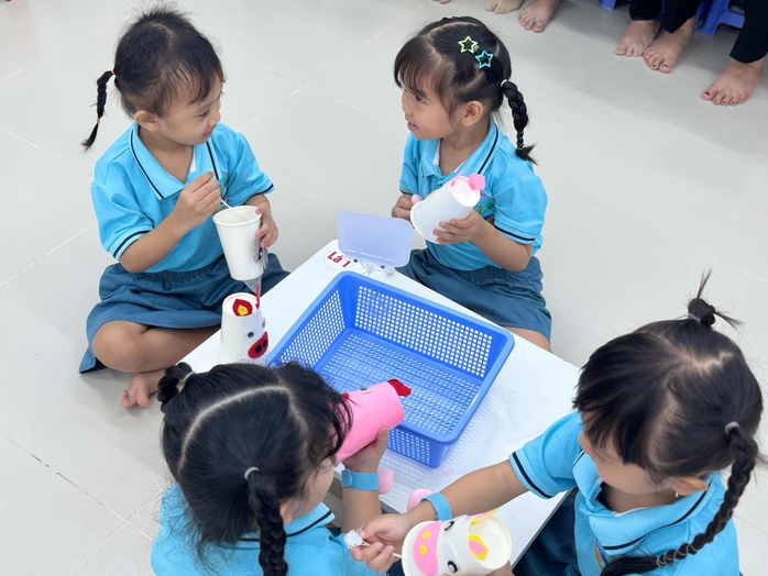 Sở GD-ĐT TPHCM chỉ đạo khẩn đến các trường học trước dịch bệnh tay chân miệng tăng nhanh - Ảnh 1.