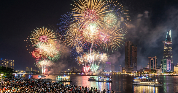 TPHCM bắn pháo hoa dịp 51 năm Ngày Giải phóng miền Nam, thống nhất đất nước