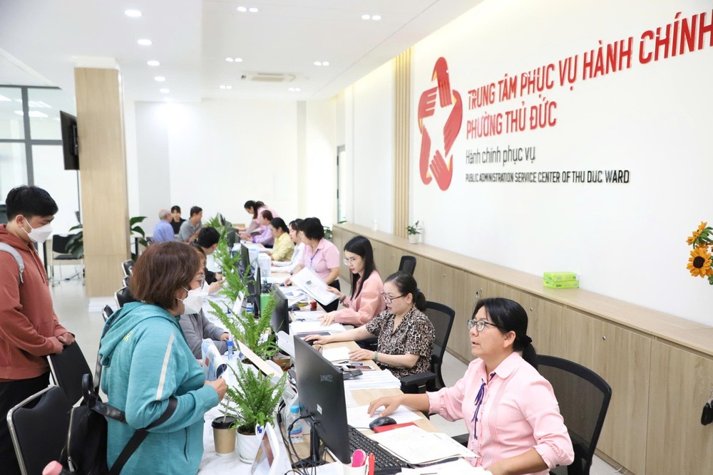 Thành ủy TP.HCM lập 4 đoàn công tác khảo sát hoạt động của người hoạt động không chuyên trách-trung-tam-phuc-vu-hanh-chinh-cong.jpg