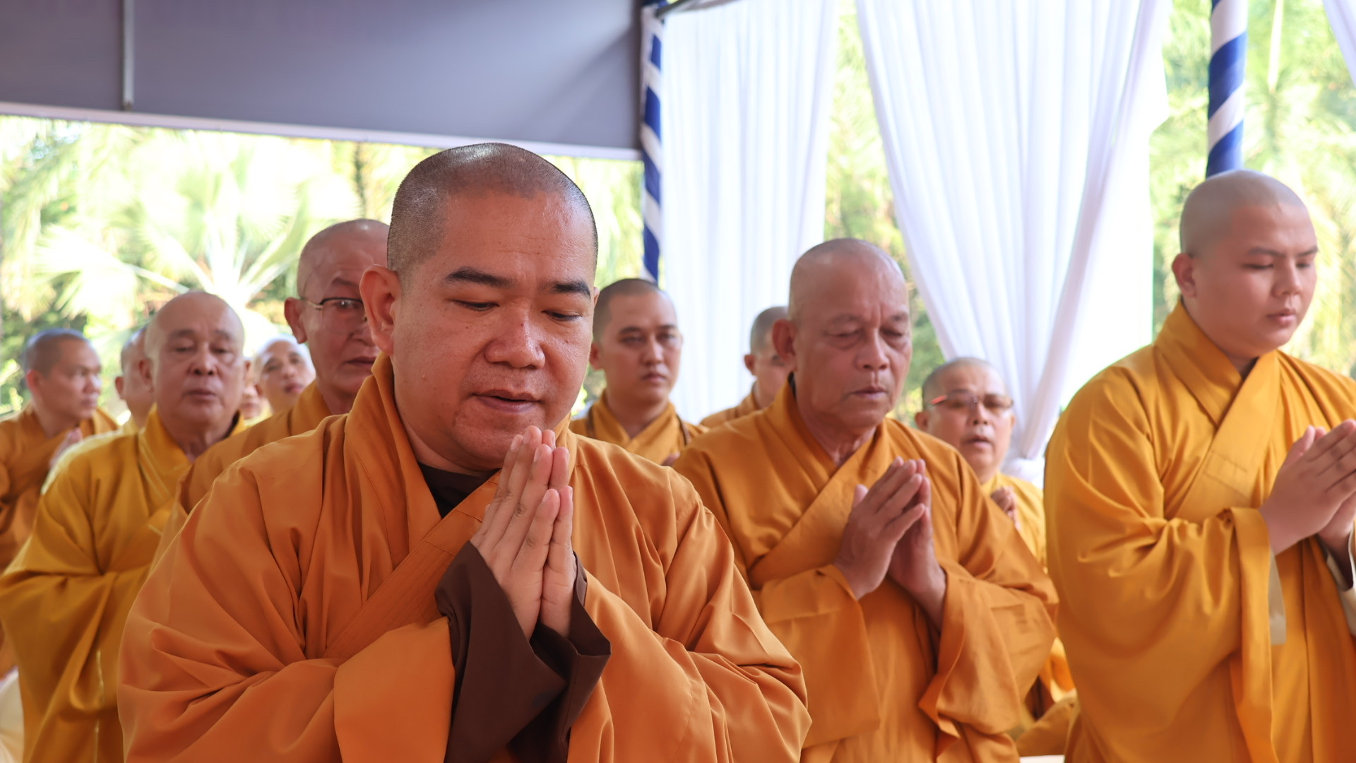 Hơn 3.000 người dân ở TP.HCM tham gia đại lễ cầu siêu, cầu an tiết thanh minh - Ảnh 4.