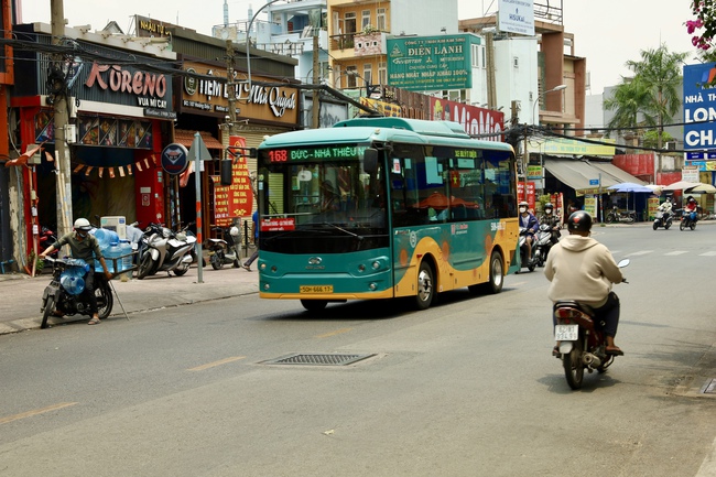 TPHCM dự chi 930 tỉ đồng miễn vé xe buýt năm 2026 - Ảnh 1.