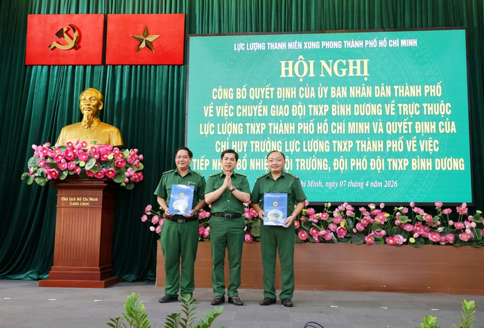 Công bố quyết định của UBND TPHCM về Lực lượng Thanh niên xung phong - Ảnh 1.