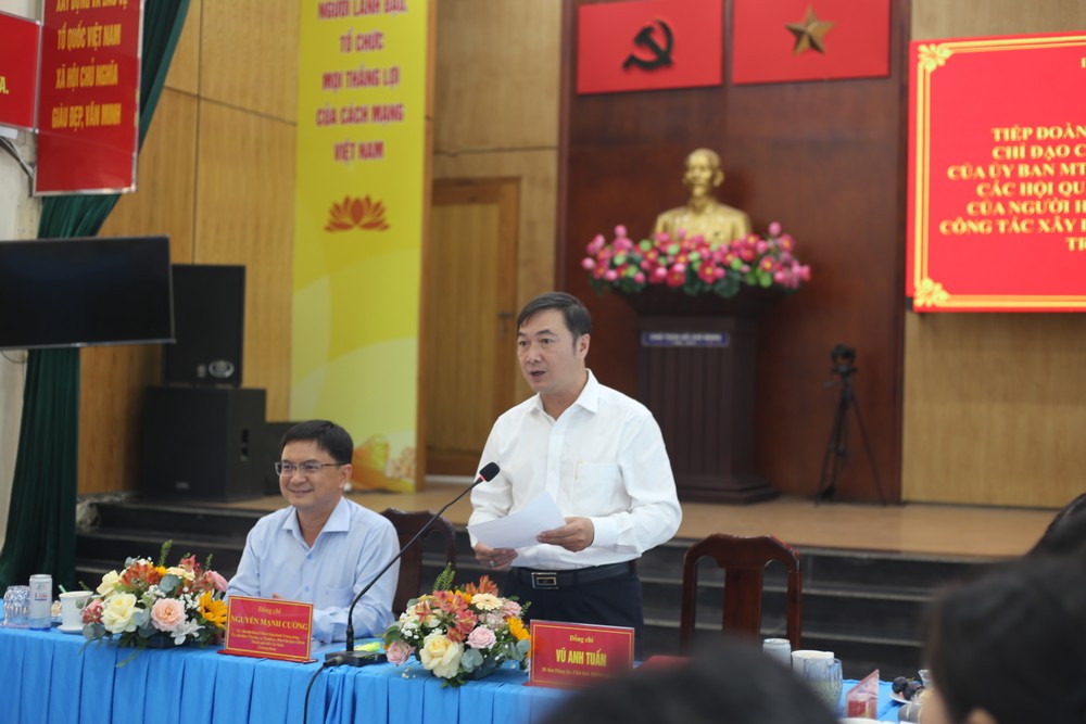 Bí thư Đảng ủy phường Hiệp Bình Vũ Anh Tuấn nêu ý kiến. Ảnh: THANH TUYỀN nguoi-hoat-dong-khong-chuyen-trach-hiep-binh.JPG