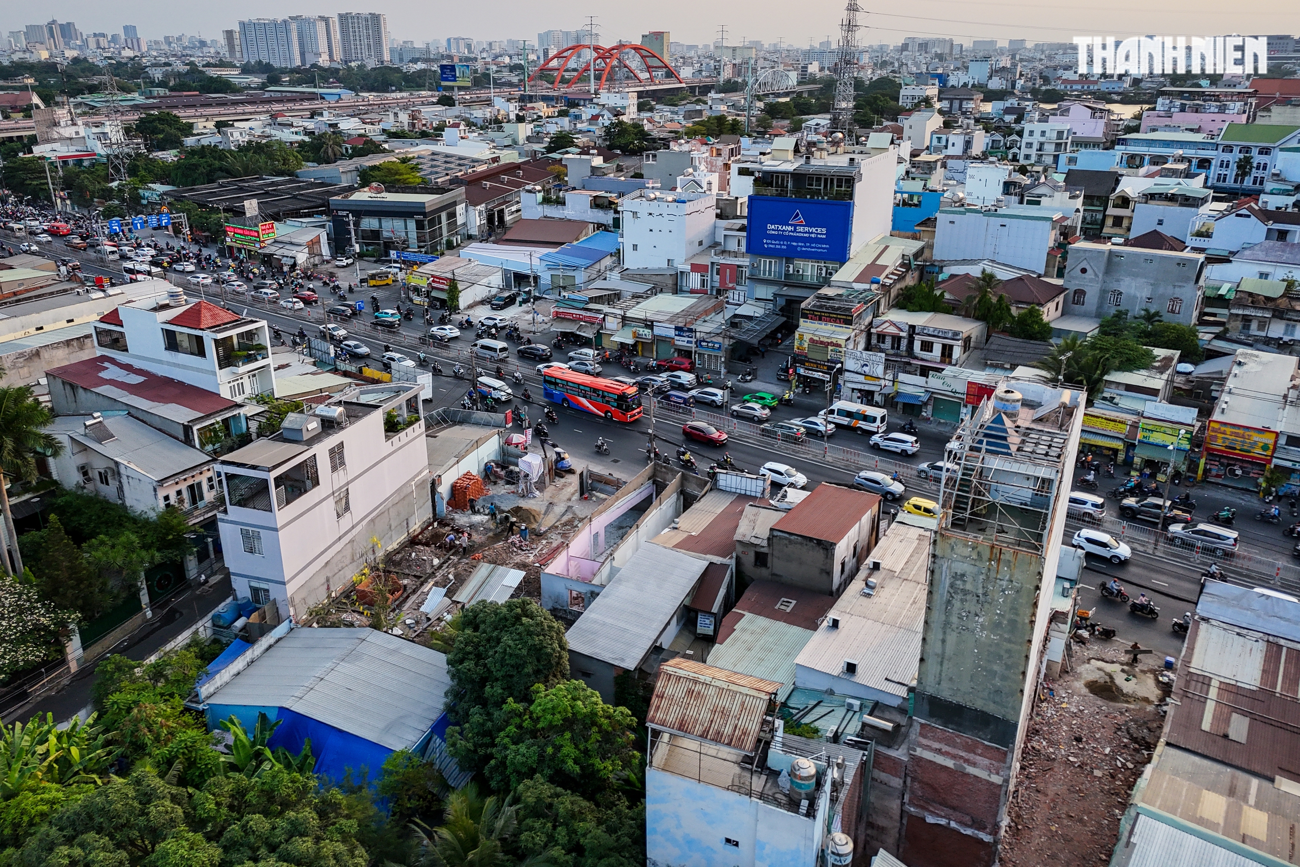 Người dân TP.HCM dỡ nhà, nhường đất mở rộng quốc lộ 13 sau nhiều lần chậm trễ - Ảnh 1.