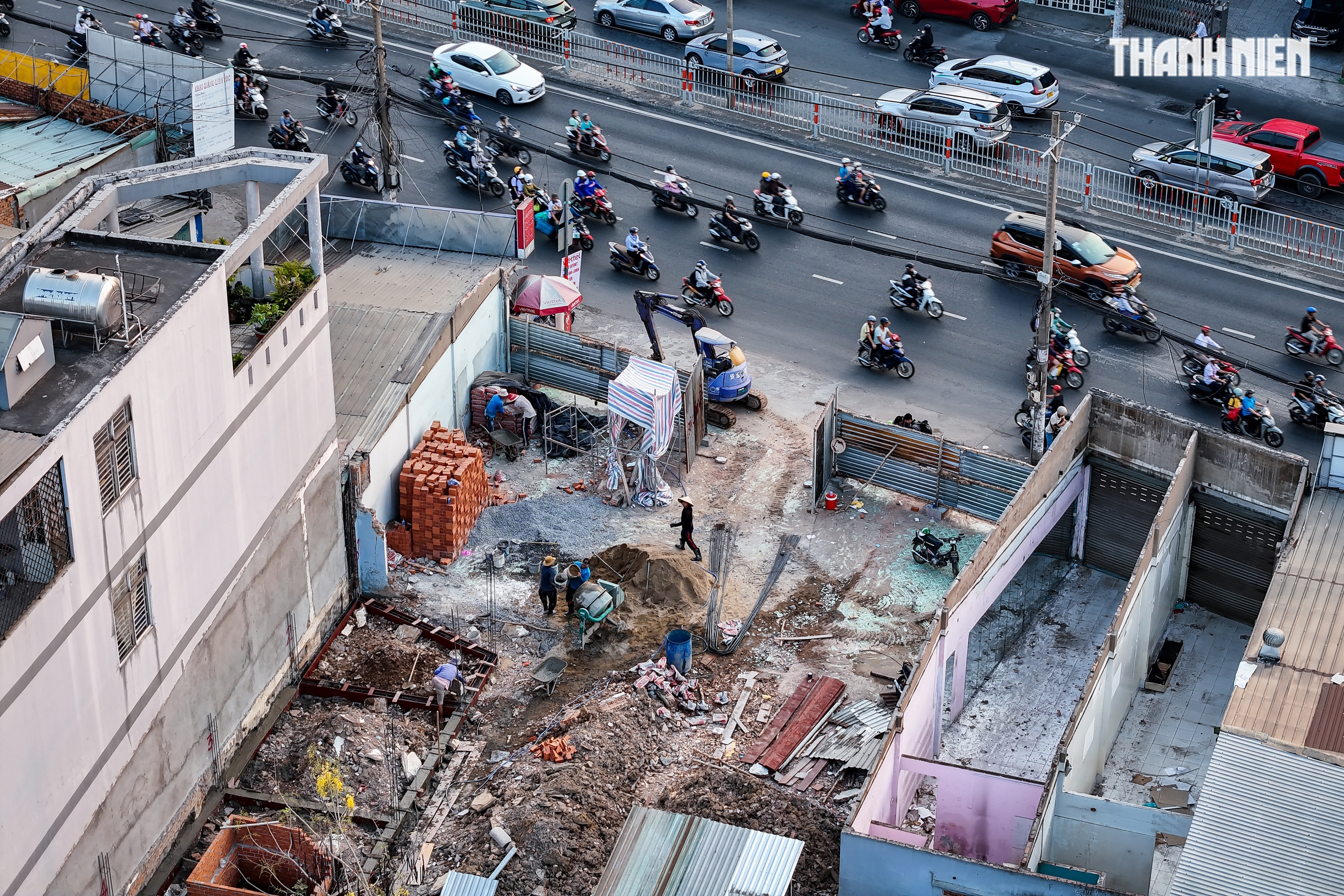 Người dân TP.HCM dỡ nhà, nhường đất mở rộng quốc lộ 13 sau nhiều lần chậm trễ - Ảnh 2.