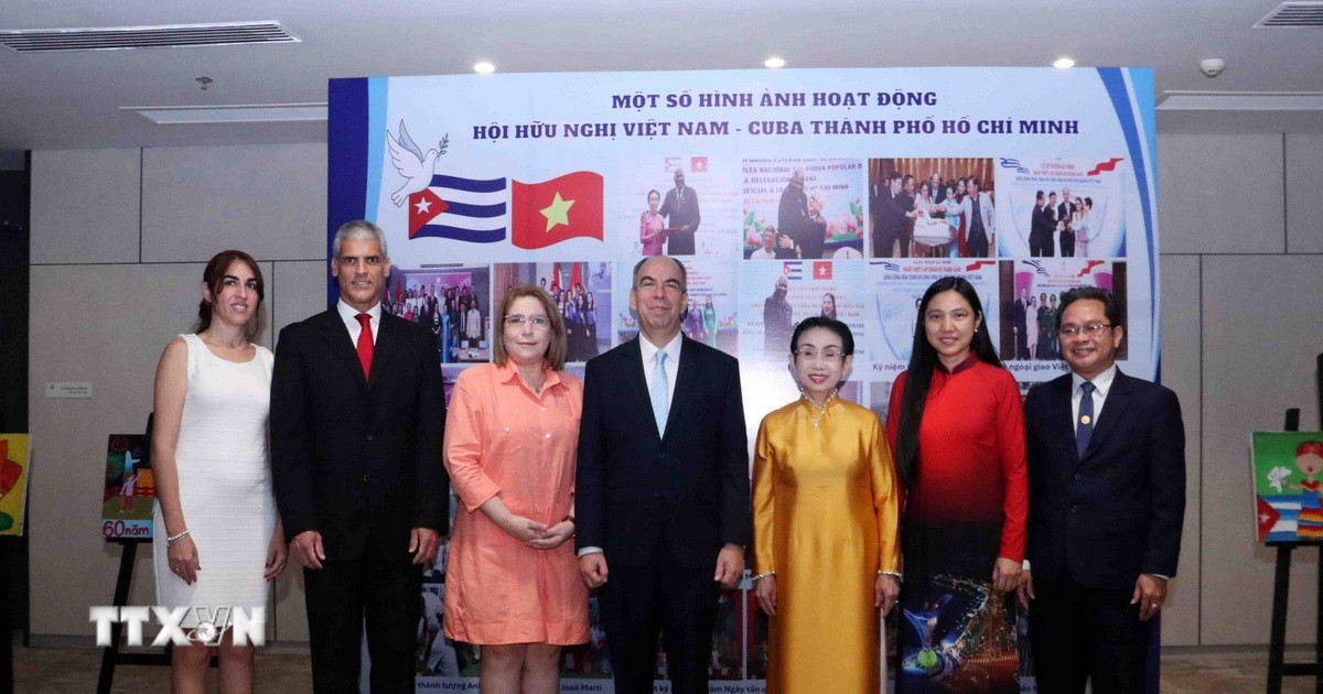 Họp mặt kỷ niệm 65 năm Ngày chiến thắng Giron của nhân dân Cuba