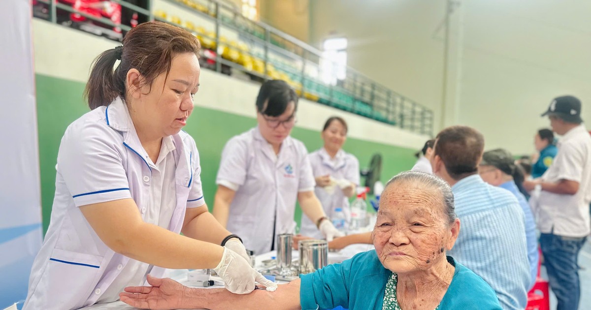 Người dân TP.HCM vui mừng vì được khám sức khỏe miễn phí tận nhà