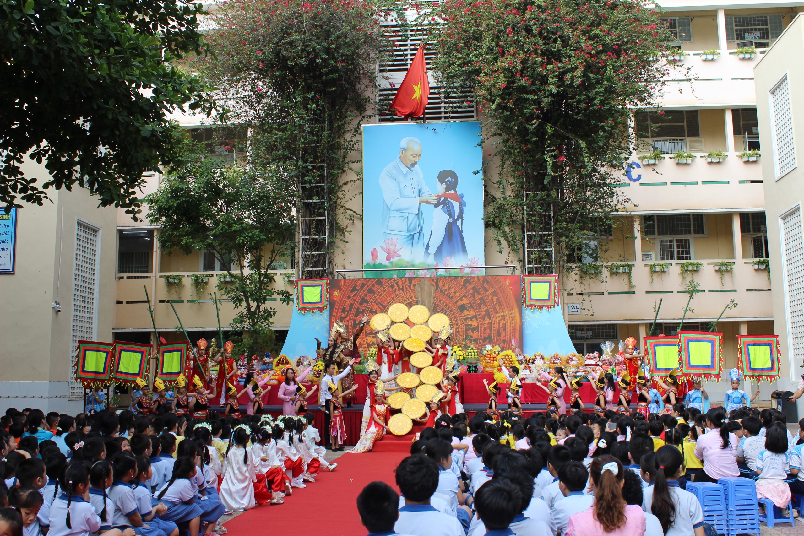 Bất ngờ với hoạt cảnh sân khấu hóa lễ giỗ tổ Hùng Vương tại TP.HCM - Ảnh 8.