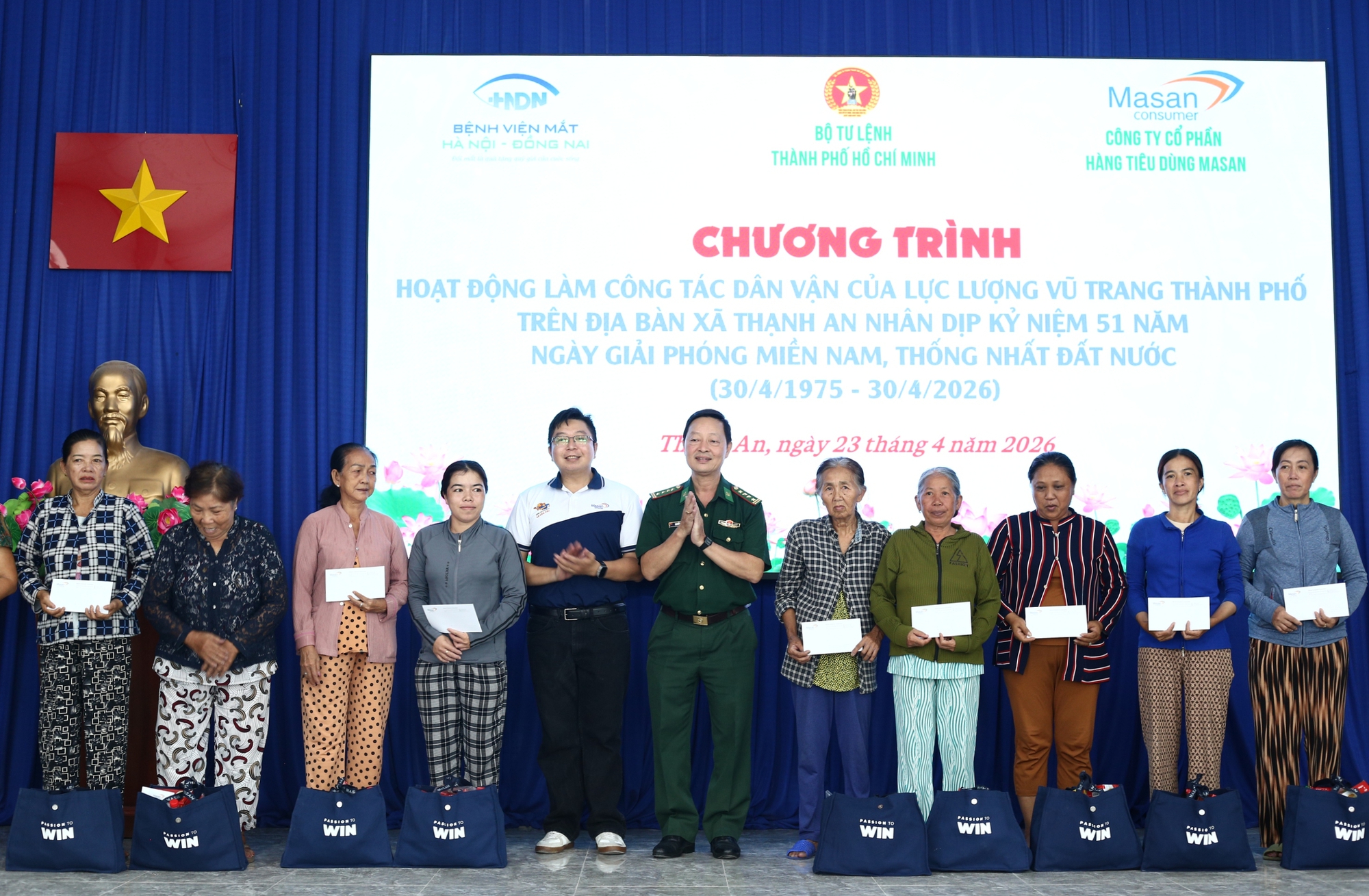 Bộ Tư lệnh TP.HCM tặng học bổng cho trẻ em nghèo xã đảo Thạnh An - Ảnh 3.