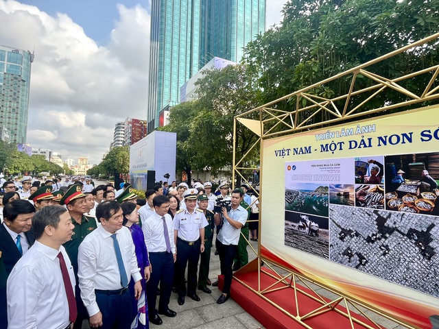 Khai mạc Triển lãm ảnh “Việt Nam - Một dải non sông”- Ảnh 2.