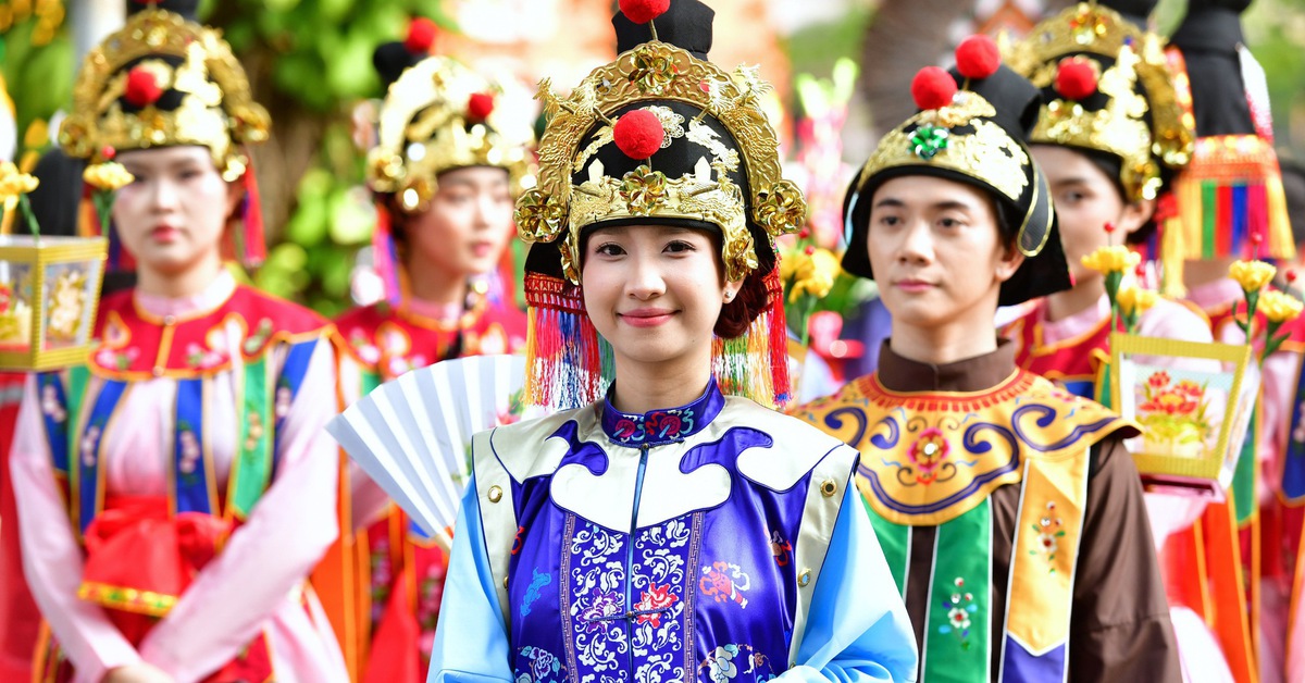 Cả ngàn người trình diễn cổ phục lễ Quốc Tổ Hùng Vương ở Thảo cầm viên