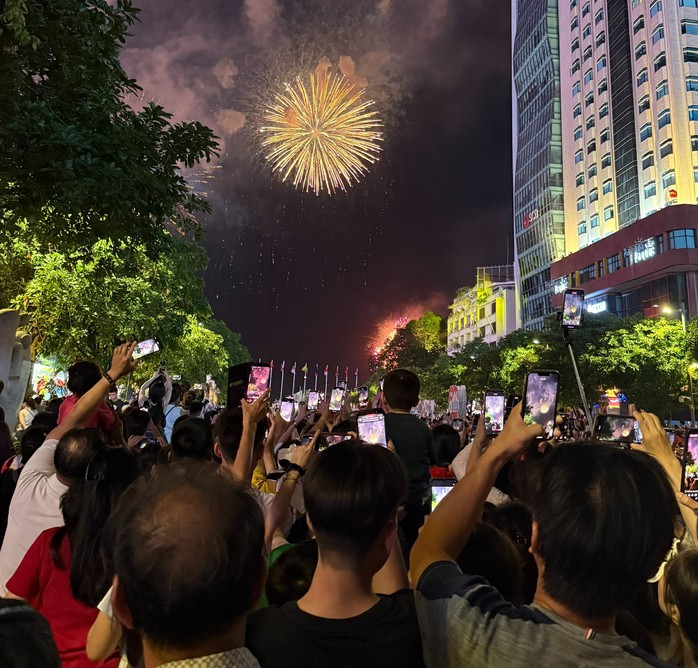 TPHCM có thêm 1 đợt bắn pháo hoa trong tháng 7, vì sao? - Ảnh 1.