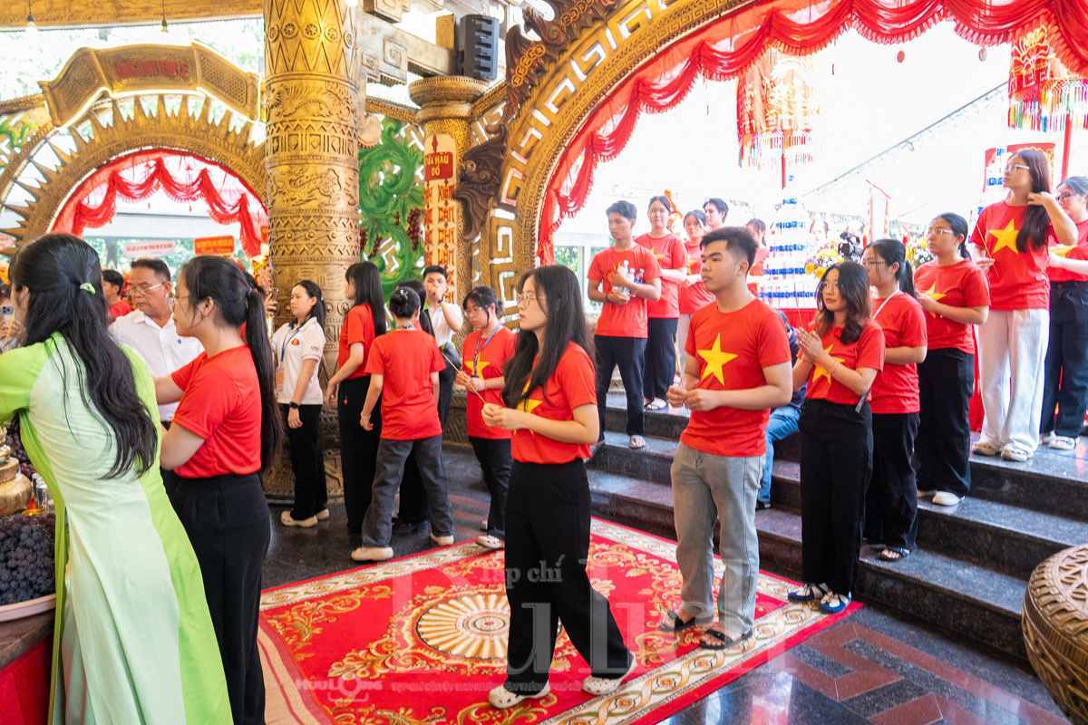 Hướng về cội nguồn, du lịch TP.HCM thêm sức hút dịp Giỗ Tổ Hùng Vương - 4