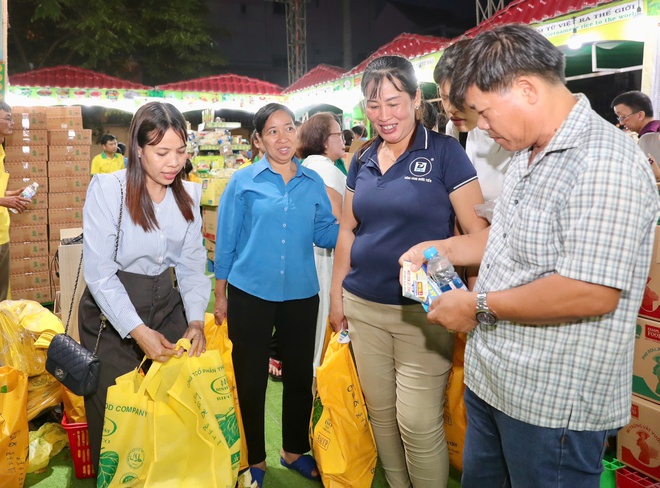 LĐLĐ TPHCM chính thức khai mạc Tháng Công nhân 2026 - Ảnh 13.