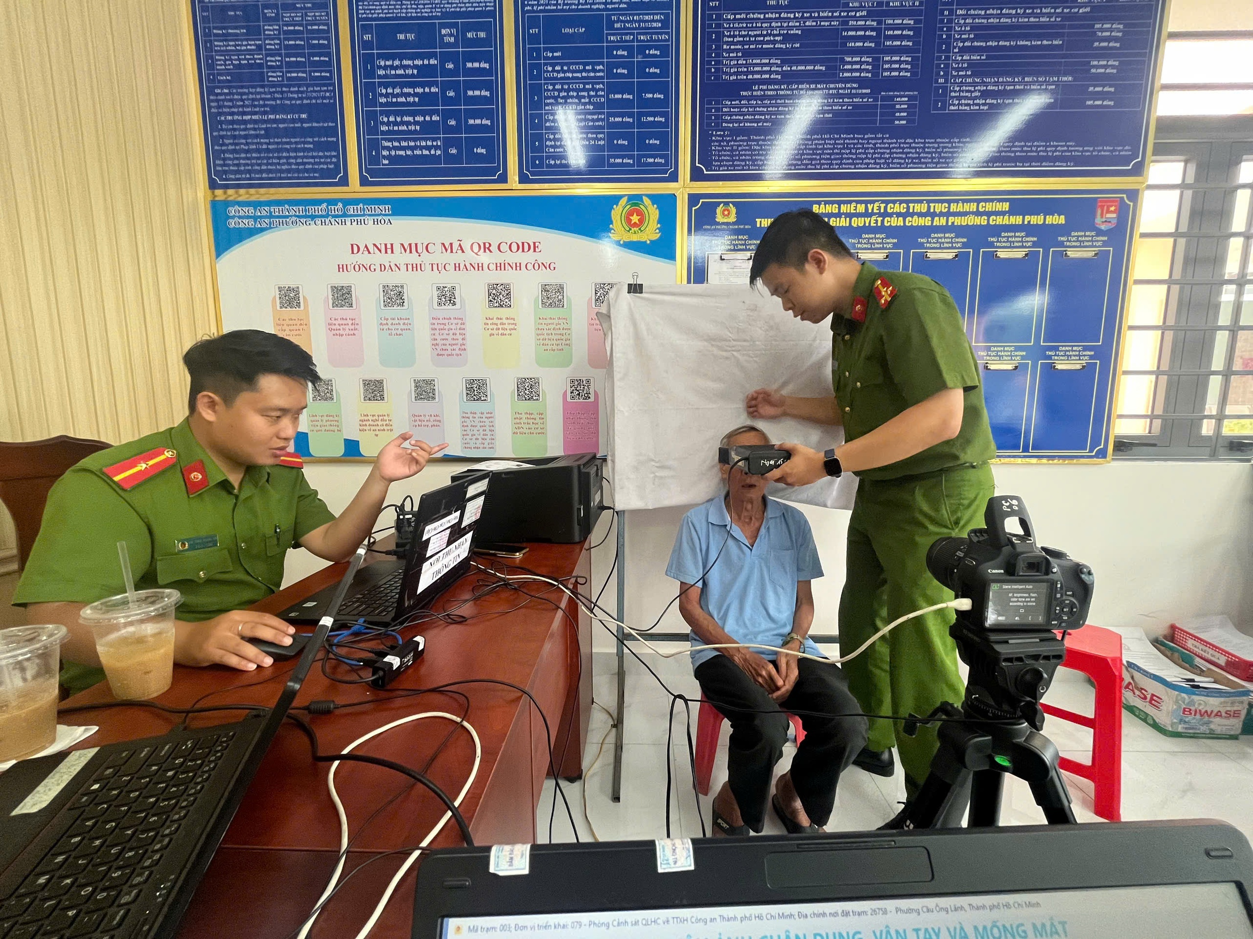 TP.HCM: 59 điểm làm việc xuyên lễ cấp thẻ căn cước cho học sinh cuối cấp - Ảnh 2.