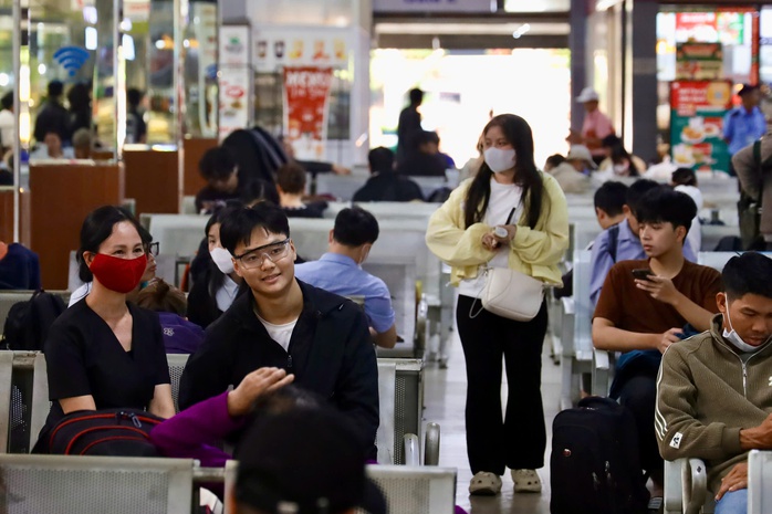 TPHCM kiểm tra nhà xe tăng vé bất thường trong dịp lễ 30-4, 1-5 - Ảnh 2.