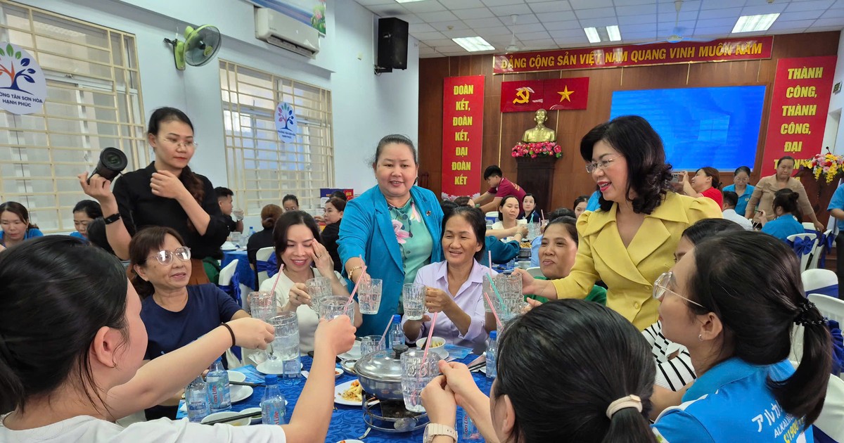 TP.HCM chuyển từ hỗ trợ ngắn hạn sang chăm lo bền vững cho người lao động
