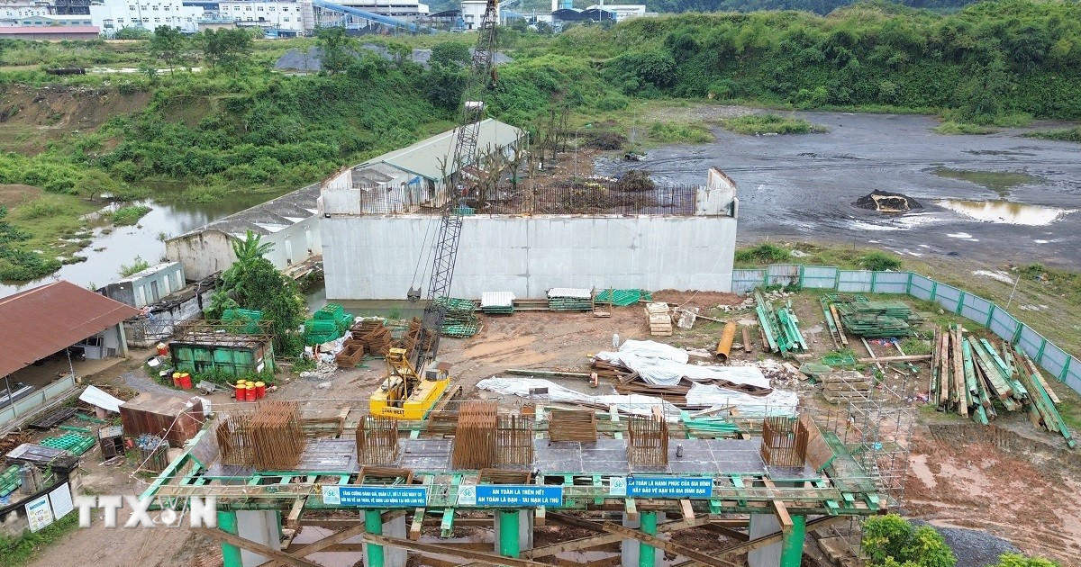 Tăng tốc để kịp hoàn thành Cầu đi bộ qua sông Sài Gòn dịp Quốc khánh 2/9