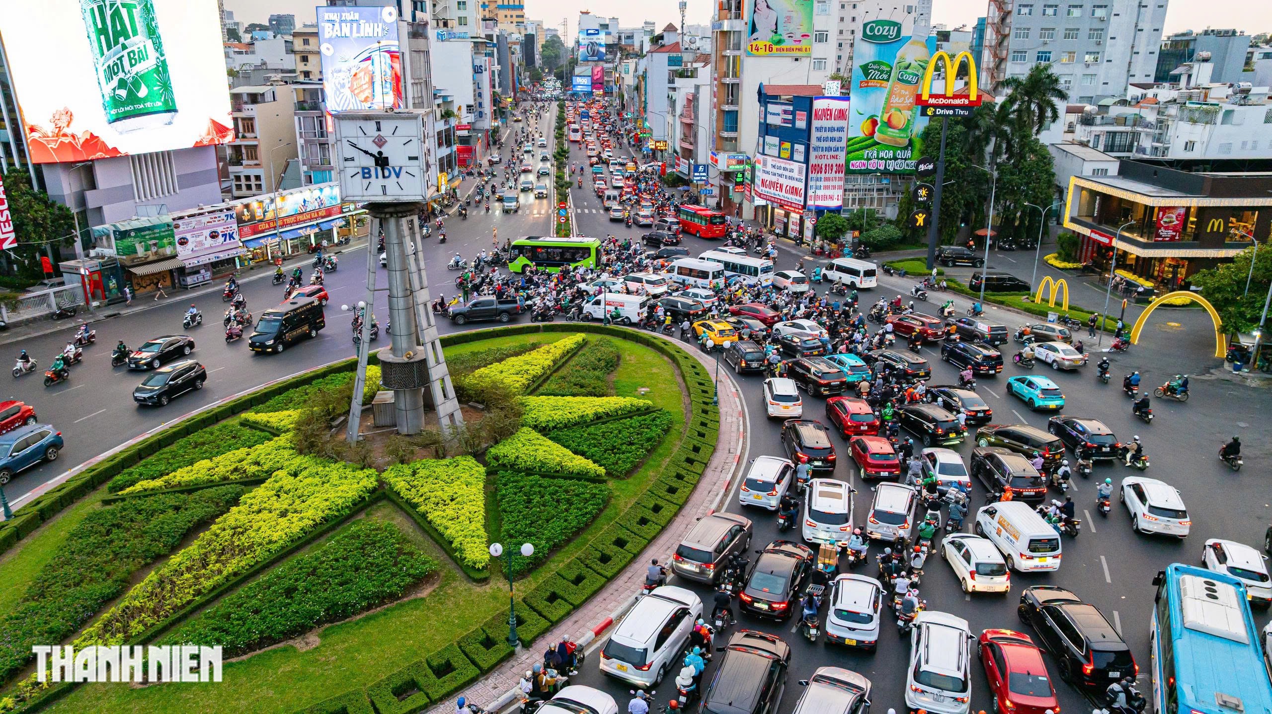TP.HCM thí điểm bỏ chạy vòng xuyến ở vòng xoay Nguyễn Bỉnh Khiêm từ 23.5- Ảnh 1. TP.HCM thí điểm bỏ chạy vòng xuyến ở vòng xoay Nguyễn Bỉnh Khiêm từ 23.5- Ảnh 1.