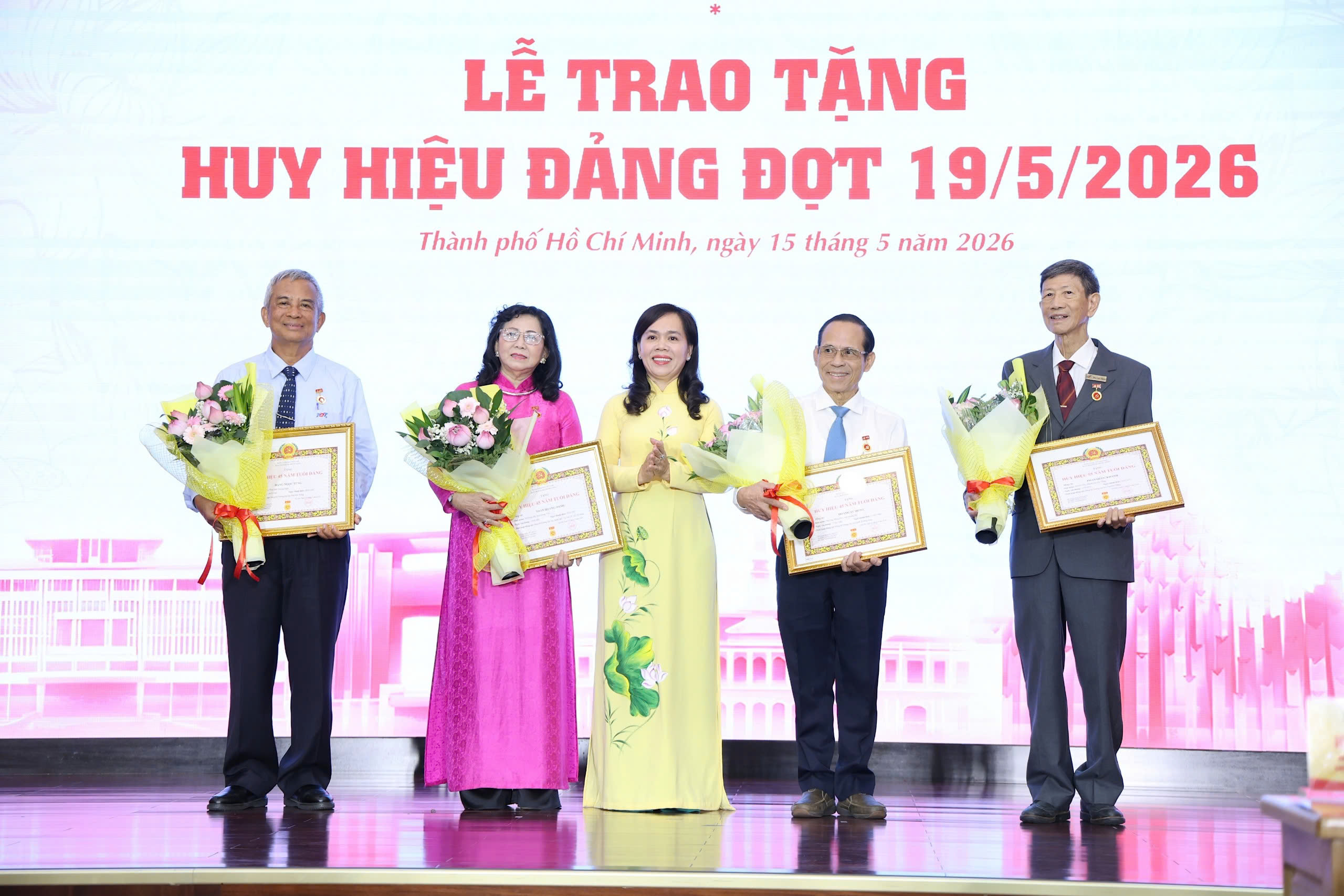 Đảng ủy UBND TPHCM biểu dương điển hình học Bác năm 2026 - Ảnh 2. Đảng ủy UBND TPHCM biểu dương điển hình học Bác năm 2026 - Ảnh 2.