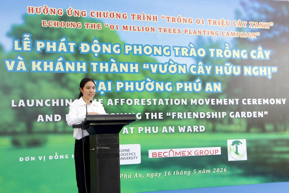 Bà Hà Thanh, Chủ tịch Liên hiệp các tổ chức hữu nghị TP.HCM, phát biểu tại buổi lễ. Ảnh: LÊ ÁNH _MG_9862.JPG